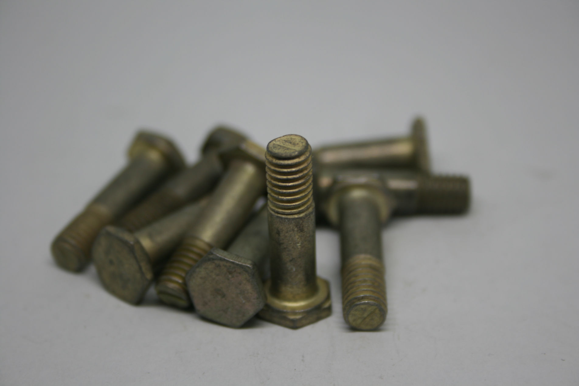 Hex head aircraft bolts with reduced short thread for articulated joints 3027A