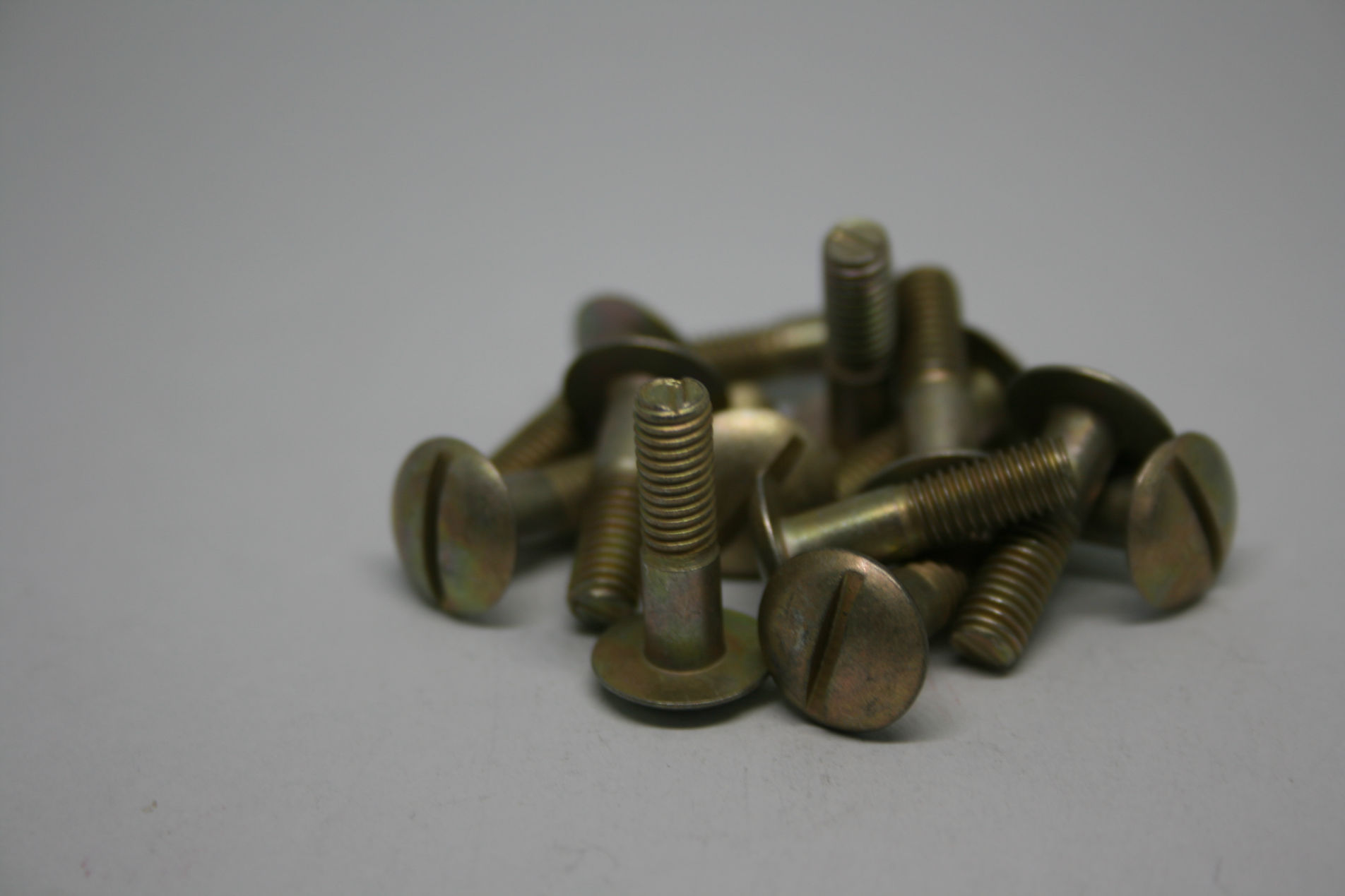 Lenticular head aircraft screws 3059A