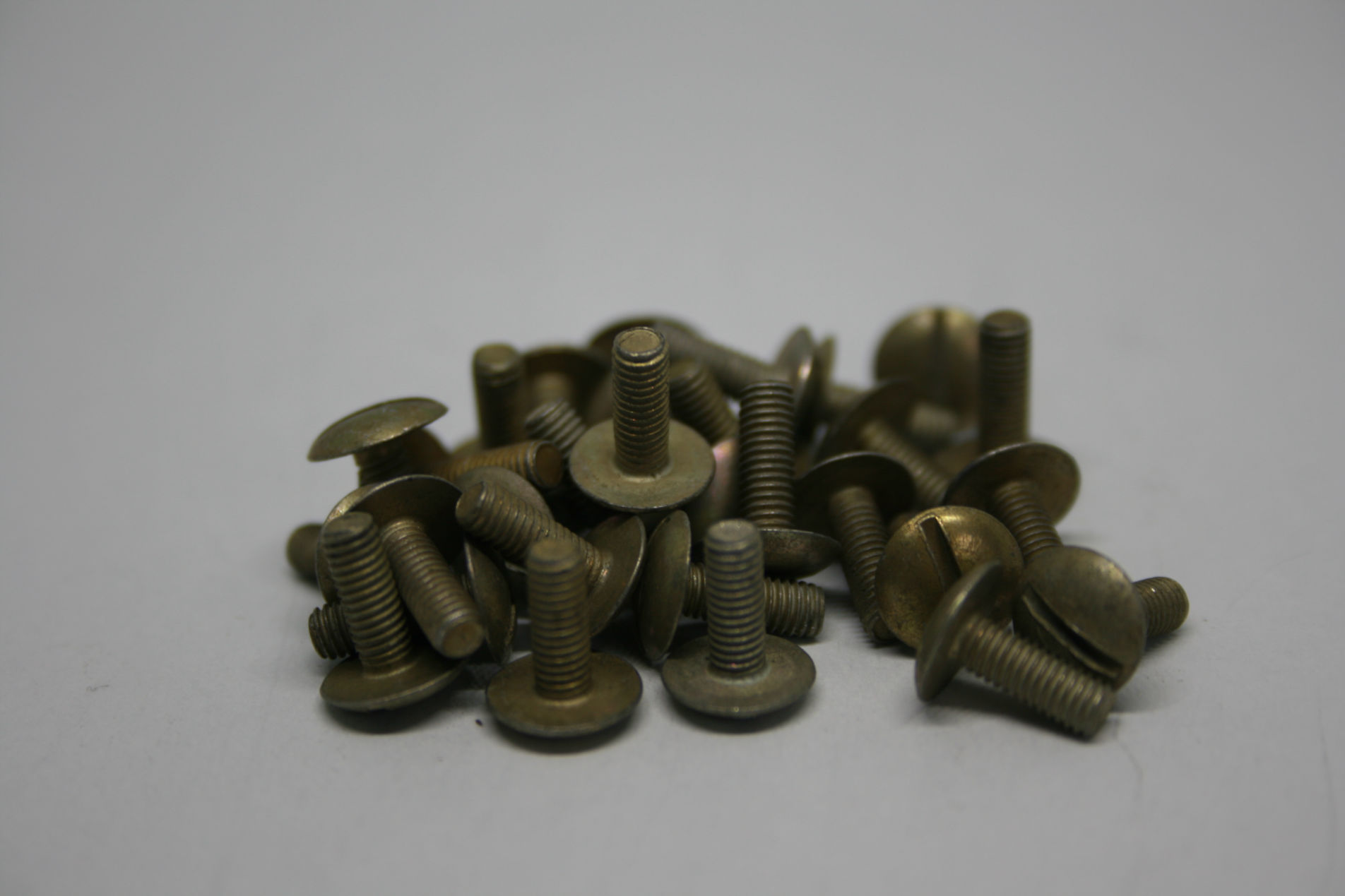 Lenticular head aircraft screw with full thread 3172A